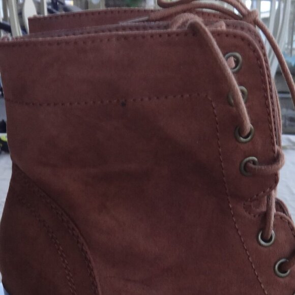 Charlotte Russe women's boots, size 8, brown suede 2" stacked heel, lace up,soft - Picture 12 of 16